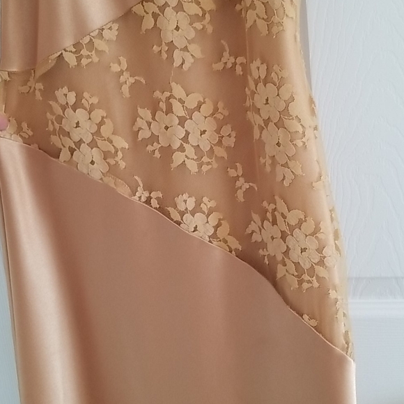 Gold dress - Picture 3 of 5